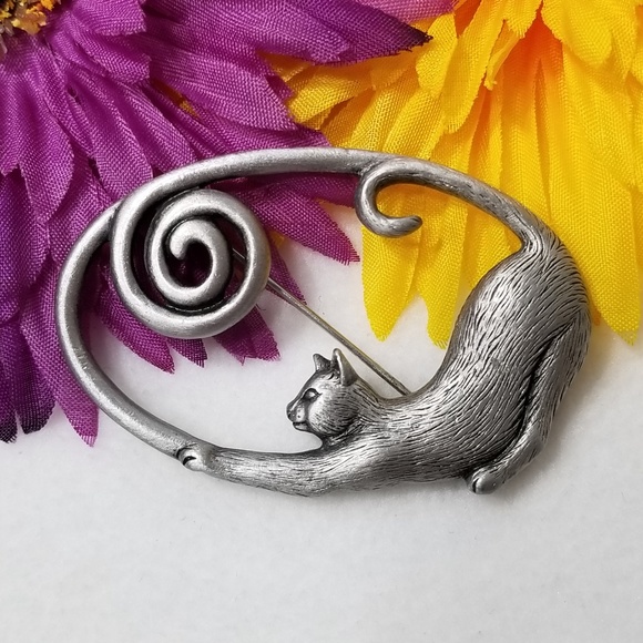 Jonette Jewelry Jewelry - Vintage JJ Cat Brooch in Silver/Pewter Color